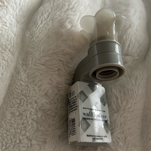 Bath & Body Works Other - NWT- Bath & Body Works Wallflowers Plug
